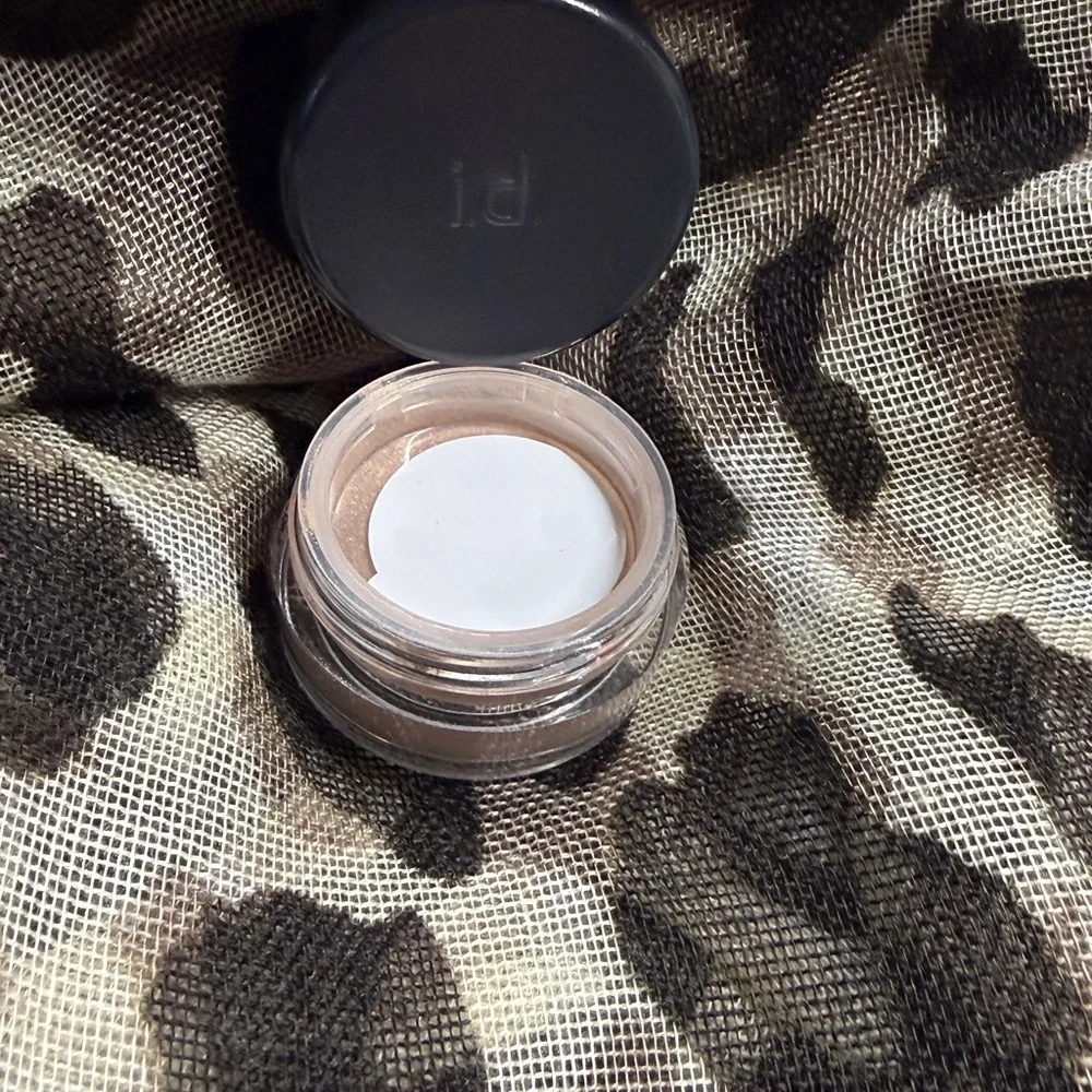 Brand New bareMinerals eyeshadow in shade “champagne” sealed